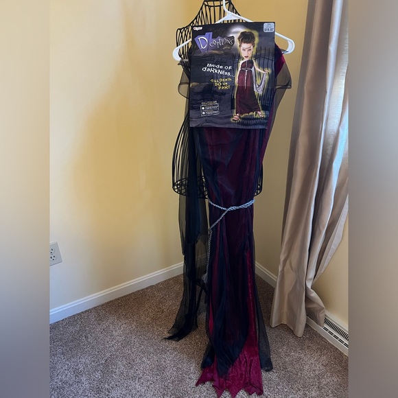 Bride of Darkness women’s Halloween costume size up to 9 - Picture 3 of 5
